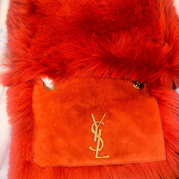 Saint Laurent Small Kate Reversible Shoulder Bag in a vibrant poppy red - Picture 3 of 10